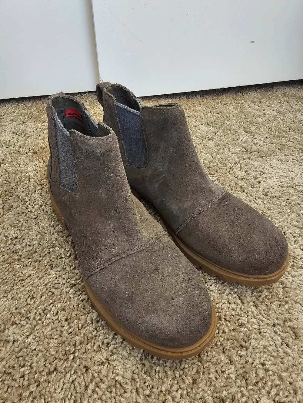 [LIKE NEW] SOREL Emelie III Chelsea Ankle Boots in Tan Waterproof Suede